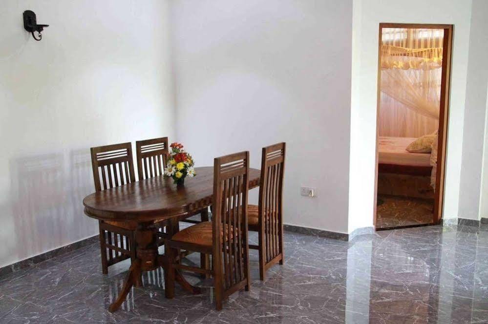 Coral Palm Villa And Apartment Unawatuna Bagian luar foto
