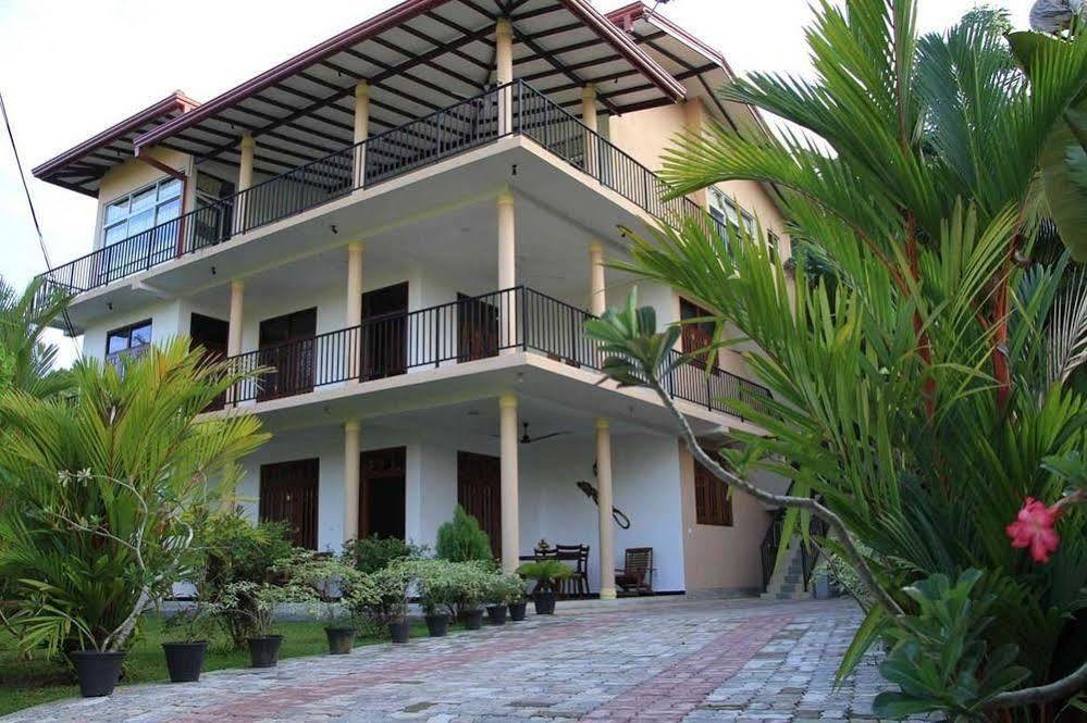 Coral Palm Villa And Apartment Unawatuna Bagian luar foto