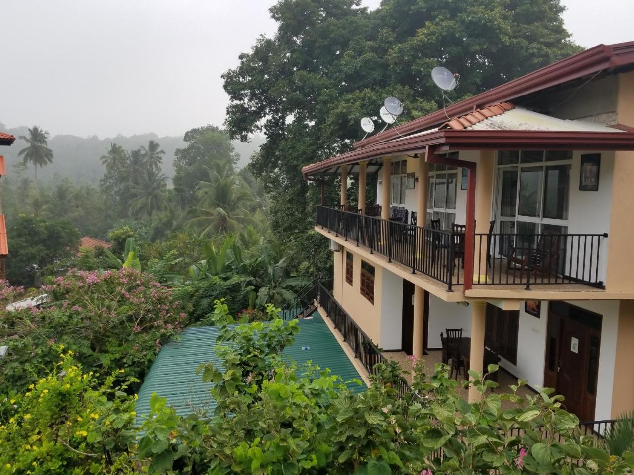 Coral Palm Villa And Apartment Unawatuna Bagian luar foto